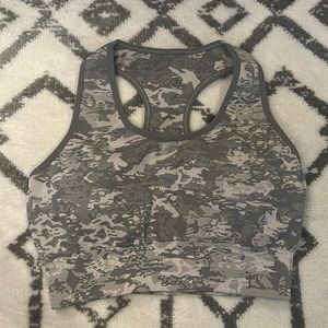 Peachy Bunz Sports Bra S Gray Camo